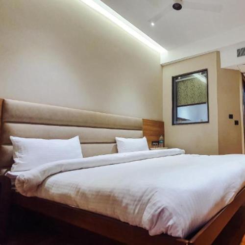 Phagwāra Hotel Ashish Continental מראה חיצוני תמונה