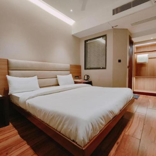 Phagwāra Hotel Ashish Continental מראה חיצוני תמונה