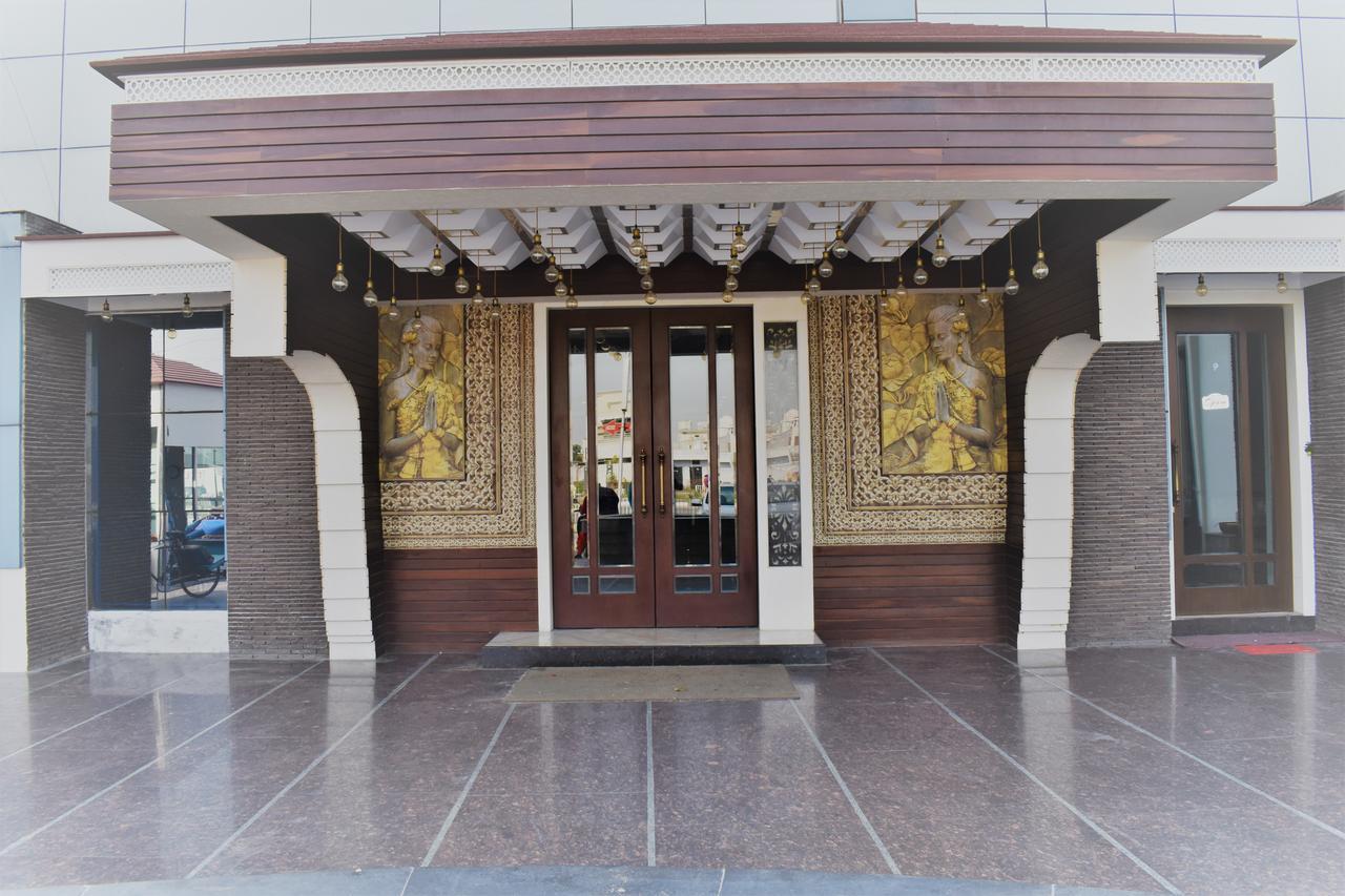 Phagwāra Hotel Ashish Continental מראה חיצוני תמונה