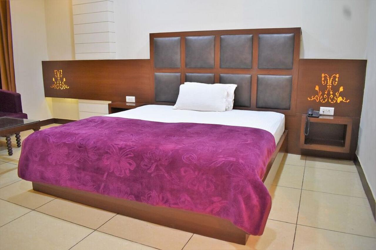 Phagwāra Hotel Ashish Continental מראה חיצוני תמונה