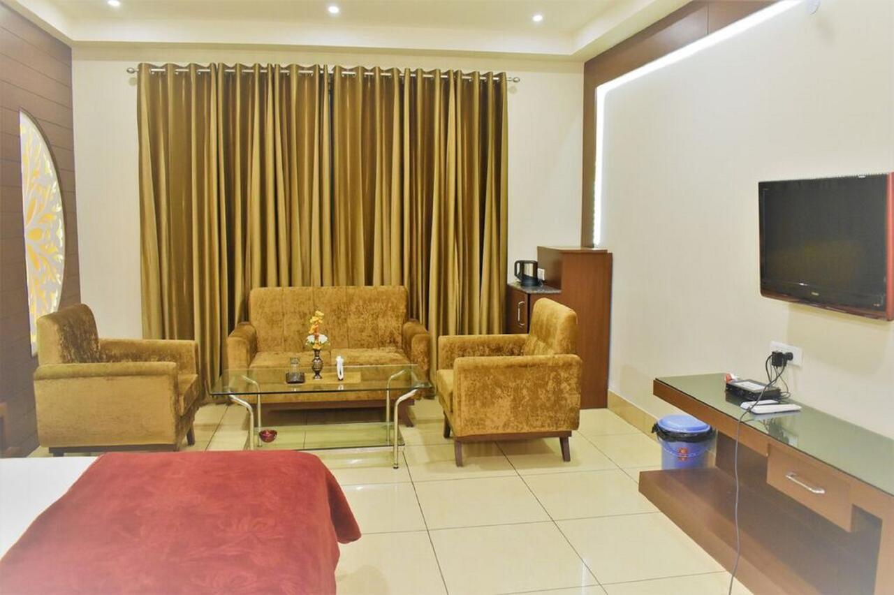 Phagwāra Hotel Ashish Continental מראה חיצוני תמונה
