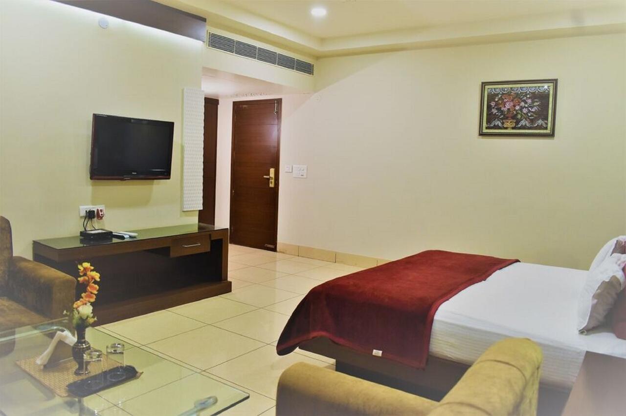 Phagwāra Hotel Ashish Continental מראה חיצוני תמונה