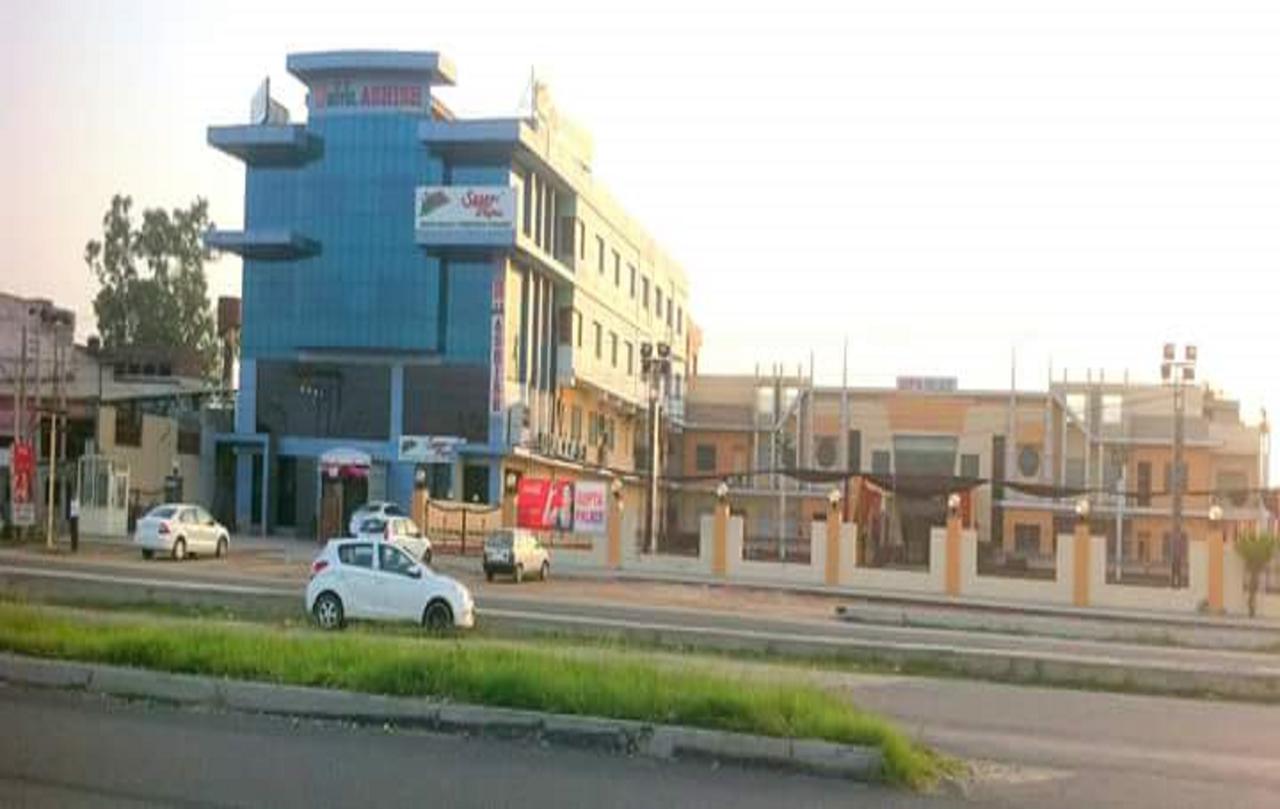 Phagwāra Hotel Ashish Continental מראה חיצוני תמונה